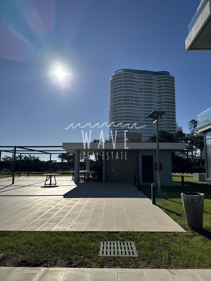 Apartamento ID.4974 - Venta Departamento Mansa, 3 dormitorios, Punta del Este 