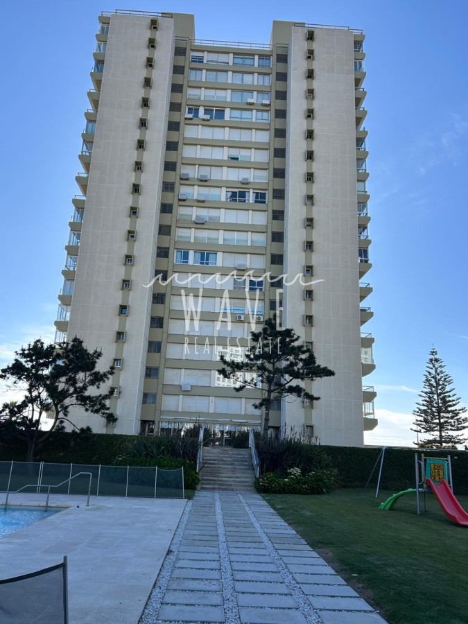 Apartamento ID.5115 - Alquiler de verano, Apartamento de 2 dormitorios y medio en Playa Mansa, Punta del Este