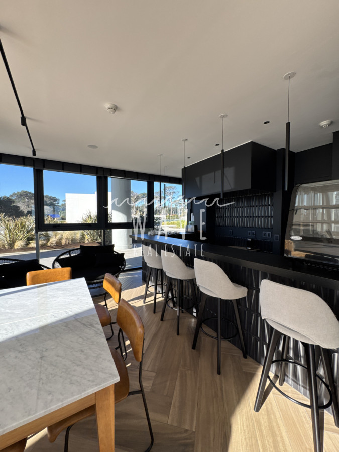 Apartamento ID.4974 - Venta Departamento Mansa, 3 dormitorios, Punta del Este 