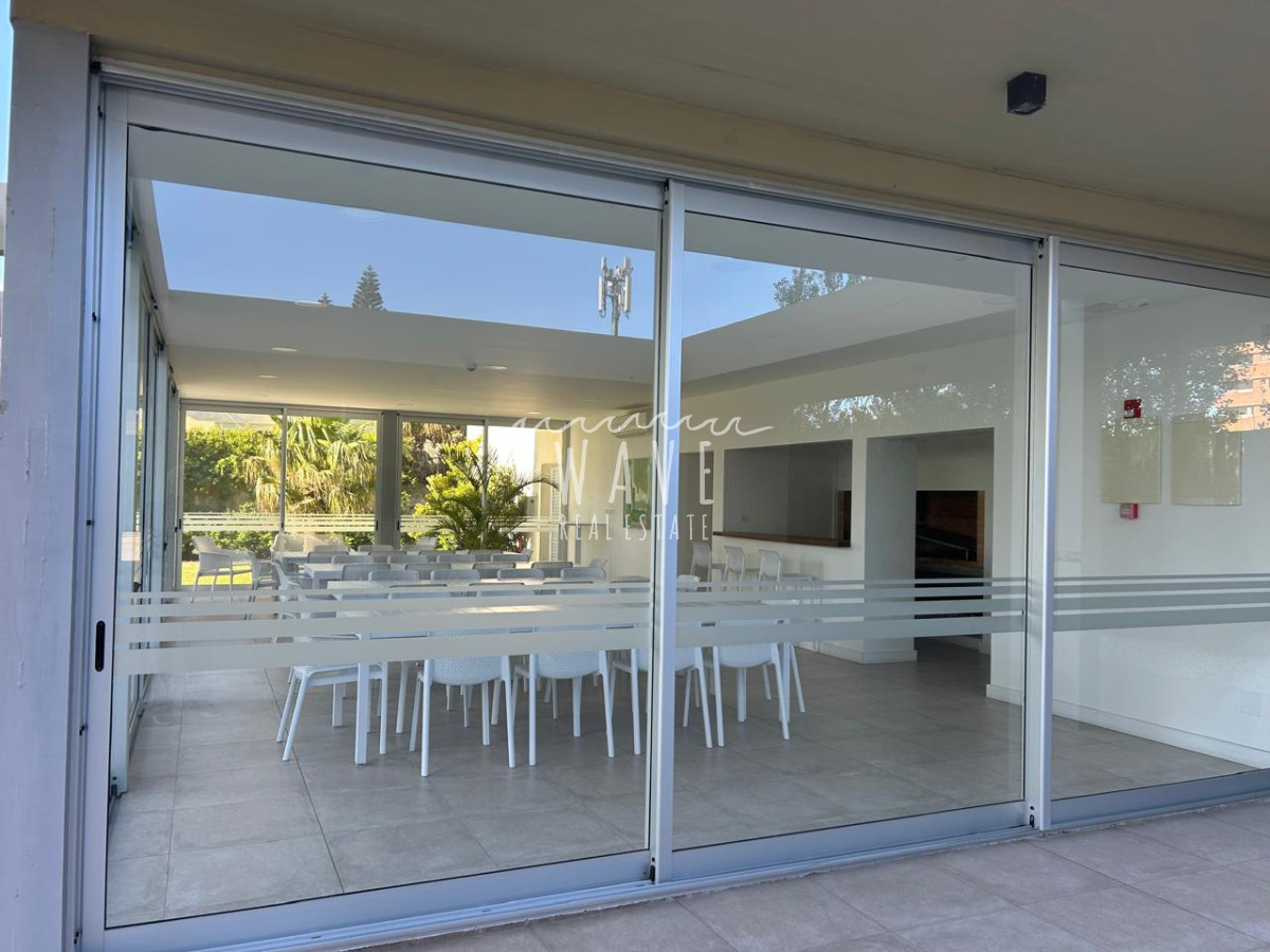 Apartamento ID.5115 - Alquiler de verano, Apartamento de 2 dormitorios y medio en Playa Mansa, Punta del Este