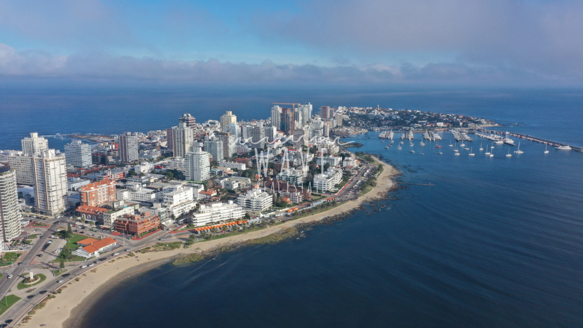 Apartamento ID.3964 - Alquiler de Verano, Apartamento con  3 dormitorios ( + 2 medios dormitorios), en Peninsula con todo el confort en una ubicación y vista privilegiada.