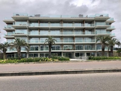Manantiales, frente al mar, nuevo, 3 suites, terraza con parrillero propio. Cochera.
