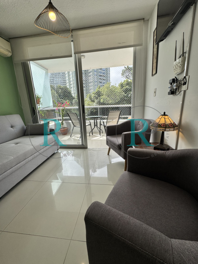 Apartamento ID.2684 - A pasos del mar en Playa Mansa - 1 dormitorio con parrillero