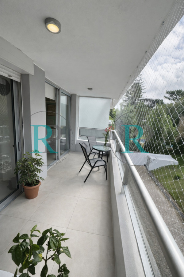 Apartamento ID.2684 - A pasos del mar en Playa Mansa - 1 dormitorio con parrillero