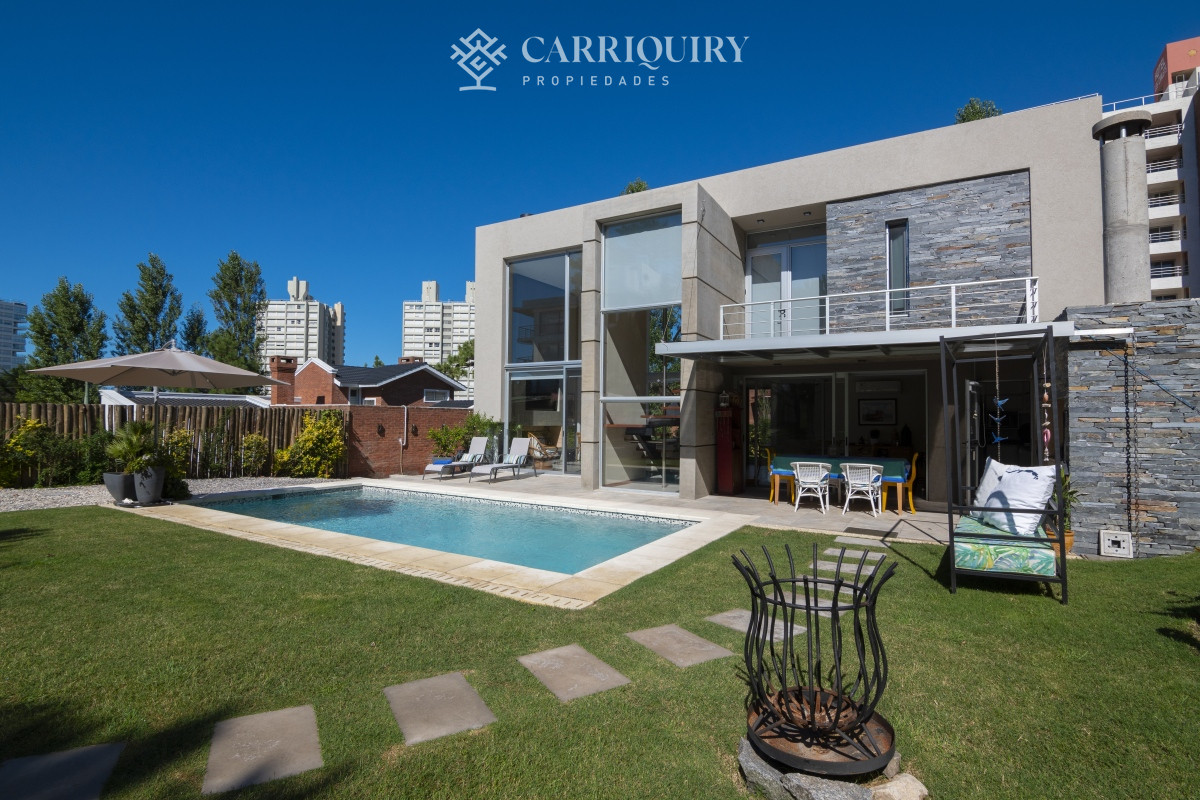 Casa ID.9515 - Casa en Venta Moderna de construccion tradicional, cerca del mar. 