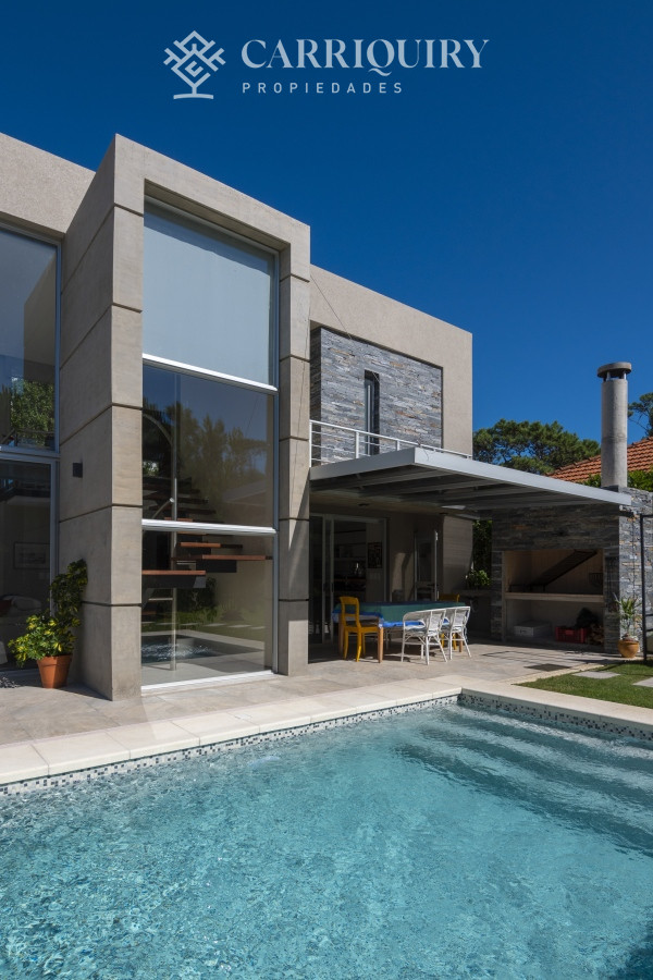 Casa ID.9515 - Casa en Venta Moderna de construccion tradicional, cerca del mar. 