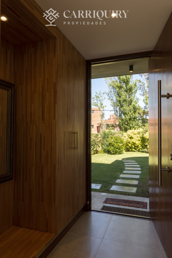 Casa ID.9515 - Casa en Venta Moderna de construccion tradicional, cerca del mar. 