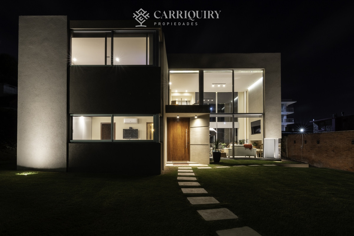 Casa ID.9515 - Casa en Venta Moderna de construccion tradicional, cerca del mar. 