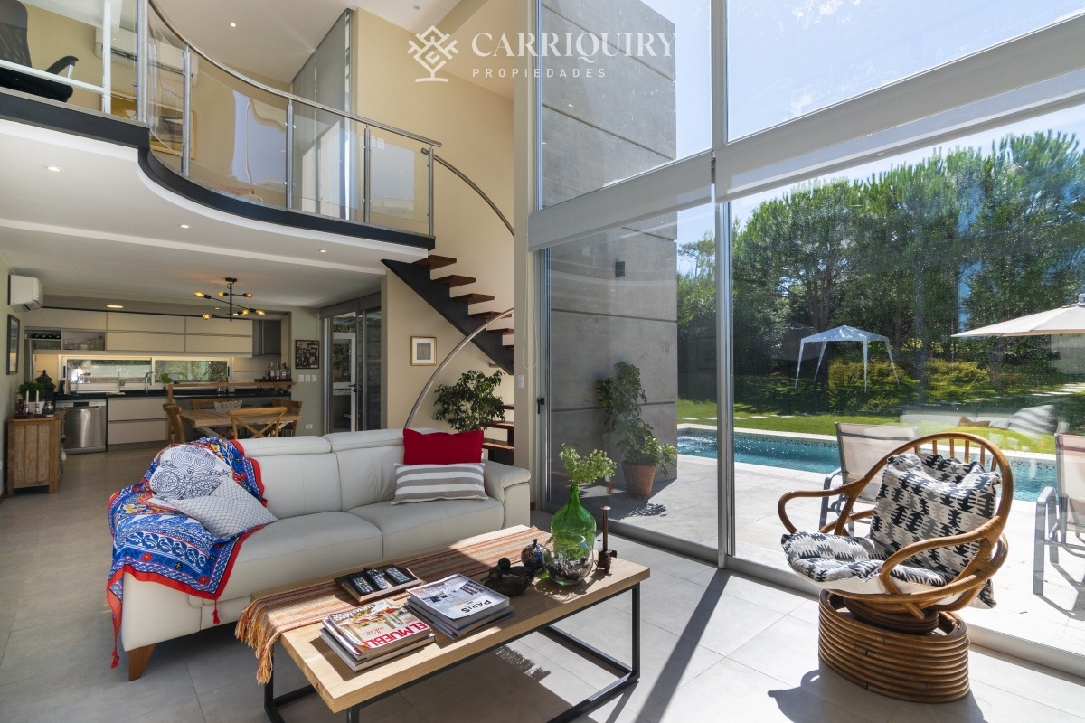 Casa ID.9515 - Casa en Venta Moderna de construccion tradicional, cerca del mar. 