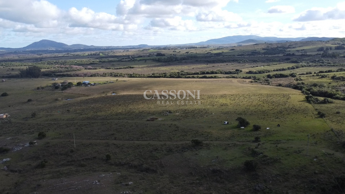 Chacra ID.3558 - Hermosa chacra a 15 Kilómetros del Mar, Pan de Azúcar, Entre cerros.