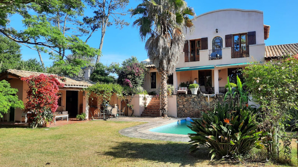 Casa ID.4646 - Hermosa casa en Jardines de Córdoba. 