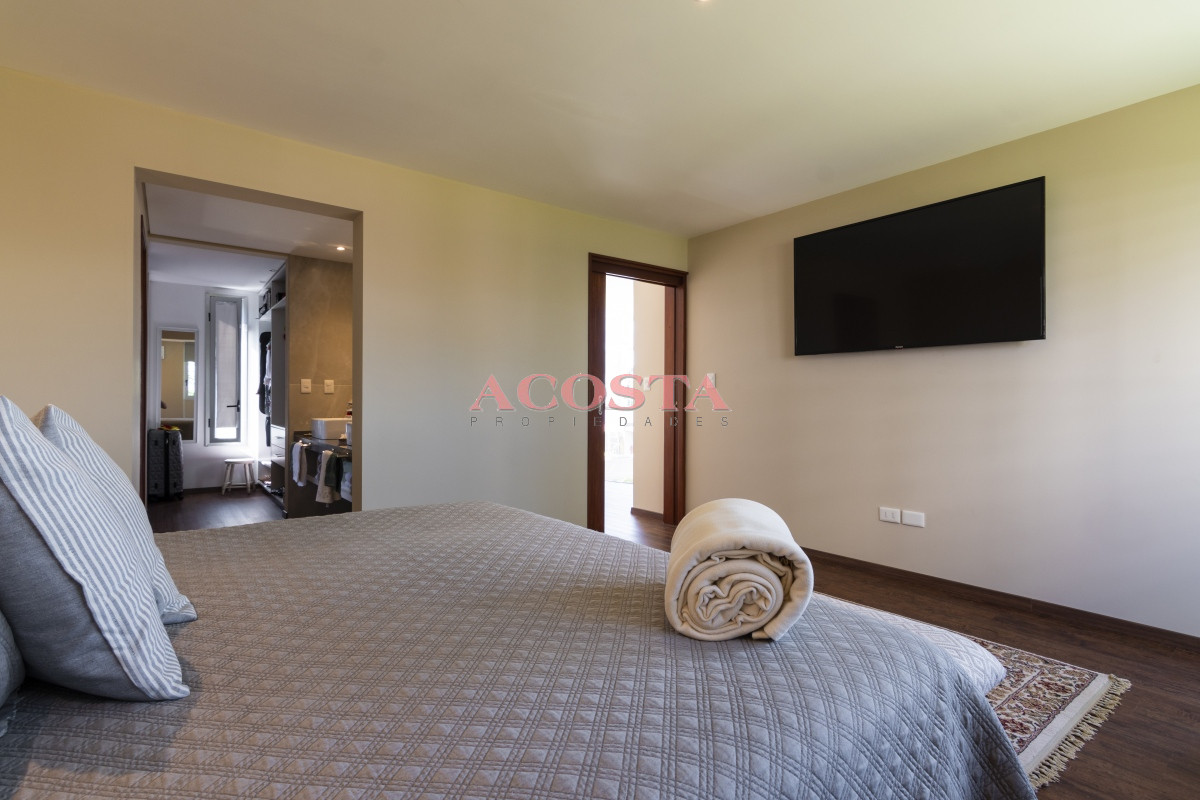 Casa ID.239 - Casa en Venta Moderna de construccion tradicional, cerca del mar. 