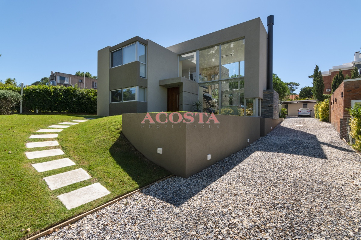 Casa ID.239 - Casa en Venta Moderna de construccion tradicional, cerca del mar. 