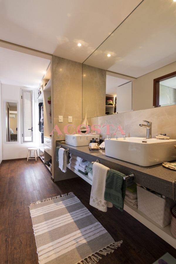 Casa ID.239 - Casa en Venta Moderna de construccion tradicional, cerca del mar. 