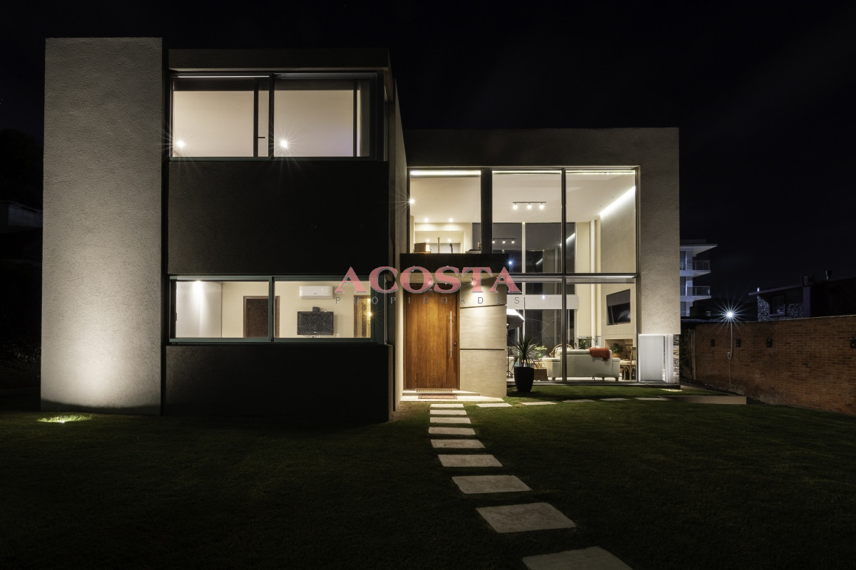 Casa ID.239 - Casa en Venta Moderna de construccion tradicional, cerca del mar. 