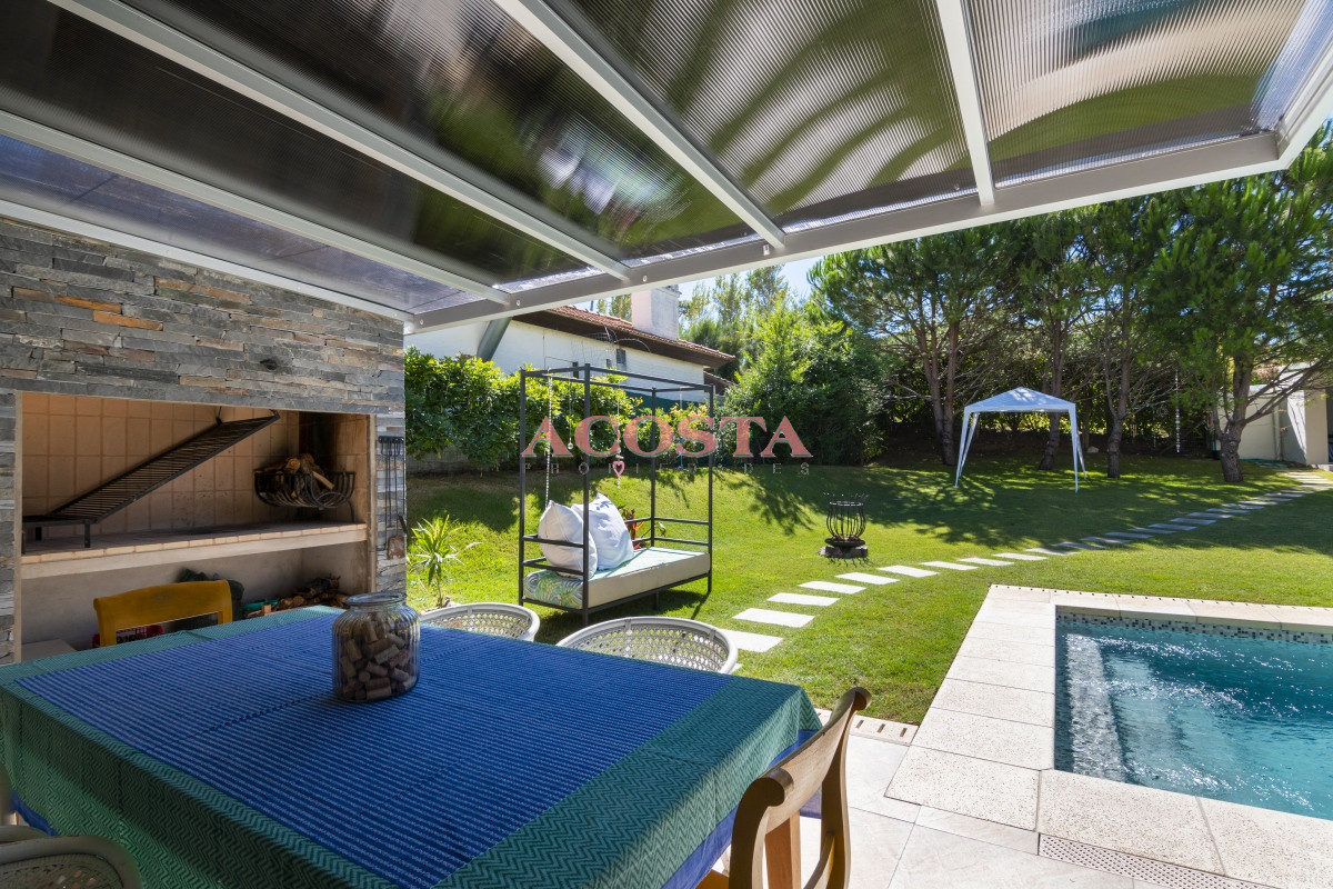 Casa ID.239 - Casa en Venta Moderna de construccion tradicional, cerca del mar. 