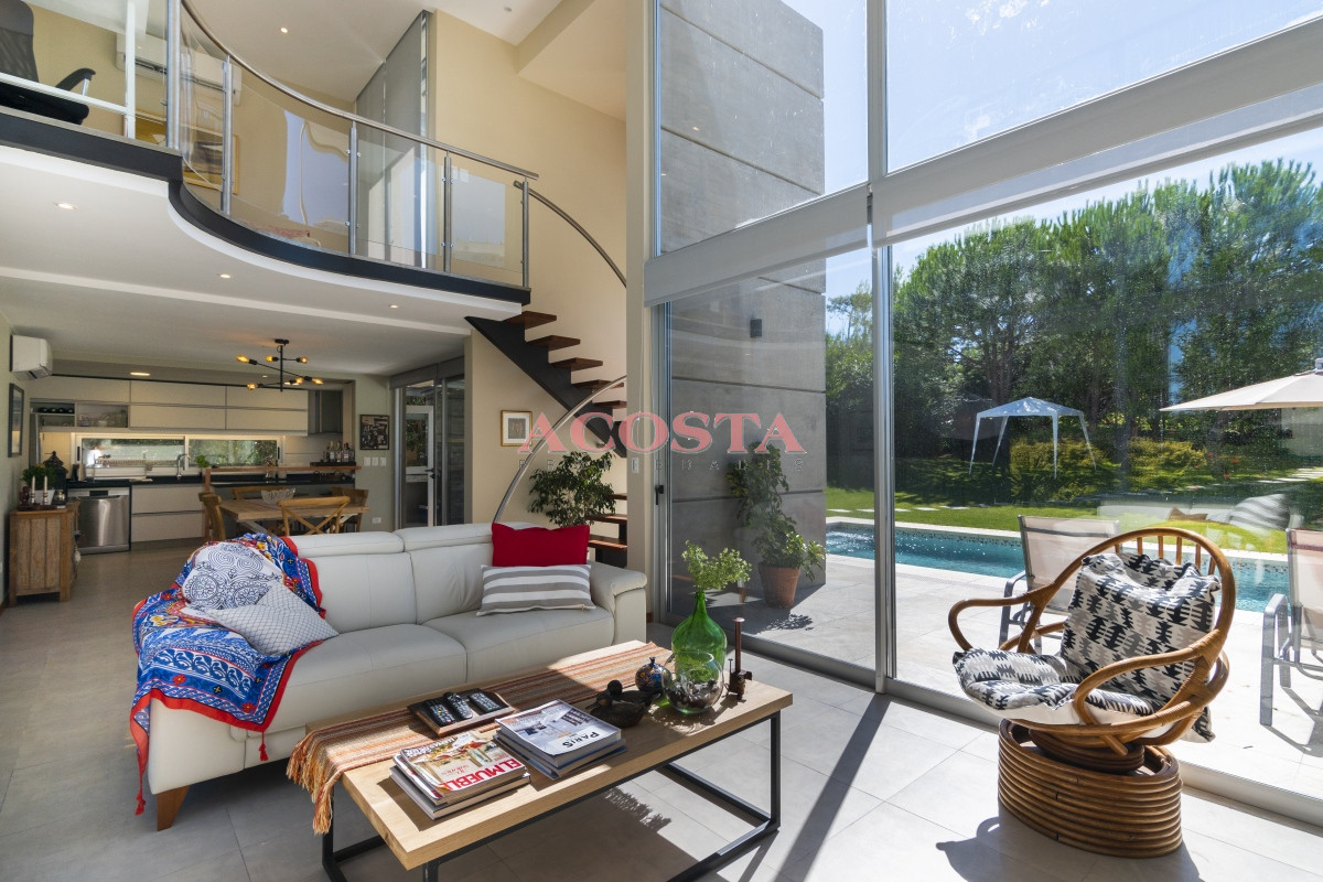 Casa ID.239 - Casa en Venta Moderna de construccion tradicional, cerca del mar. 