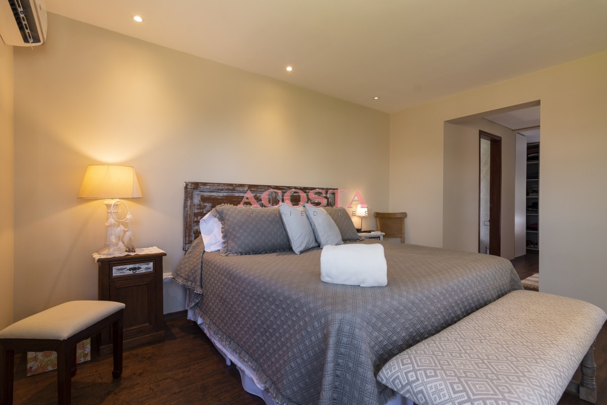 Casa ID.239 - Casa en Venta Moderna de construccion tradicional, cerca del mar. 