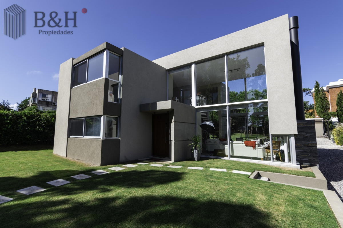 Casa ID.3961 - Casa en Venta Moderna de construccion tradicional, cerca del mar. 