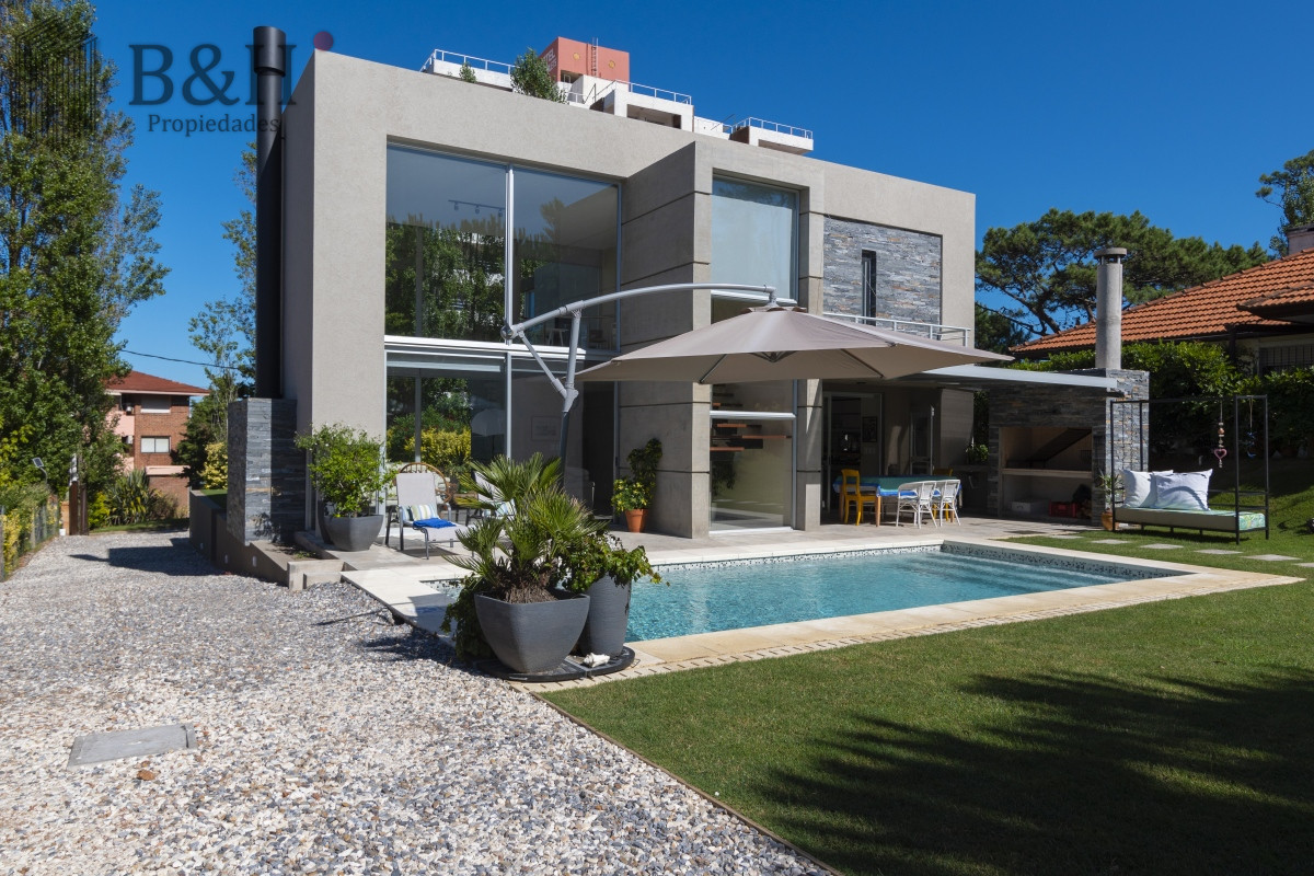 Casa ID.3961 - Casa en Venta Moderna de construccion tradicional, cerca del mar. 