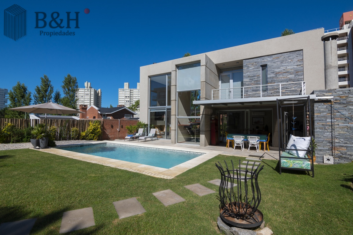 Casa ID.3961 - Casa en Venta Moderna de construccion tradicional, cerca del mar. 
