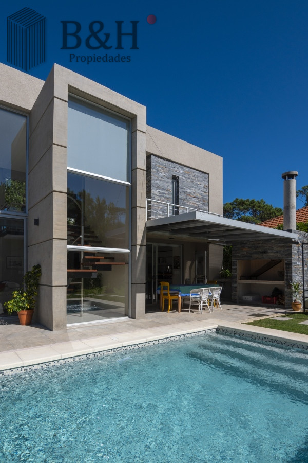 Casa ID.3961 - Casa en Venta Moderna de construccion tradicional, cerca del mar. 