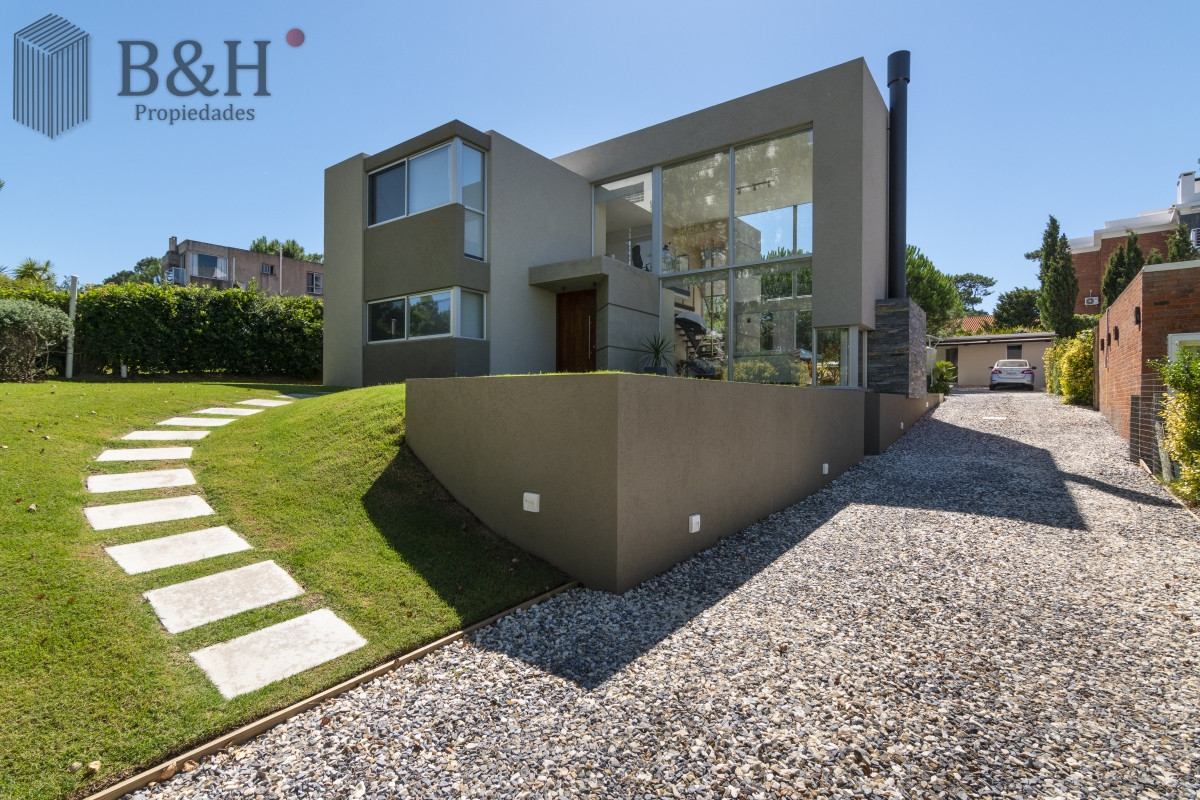 Casa ID.3961 - Casa en Venta Moderna de construccion tradicional, cerca del mar. 