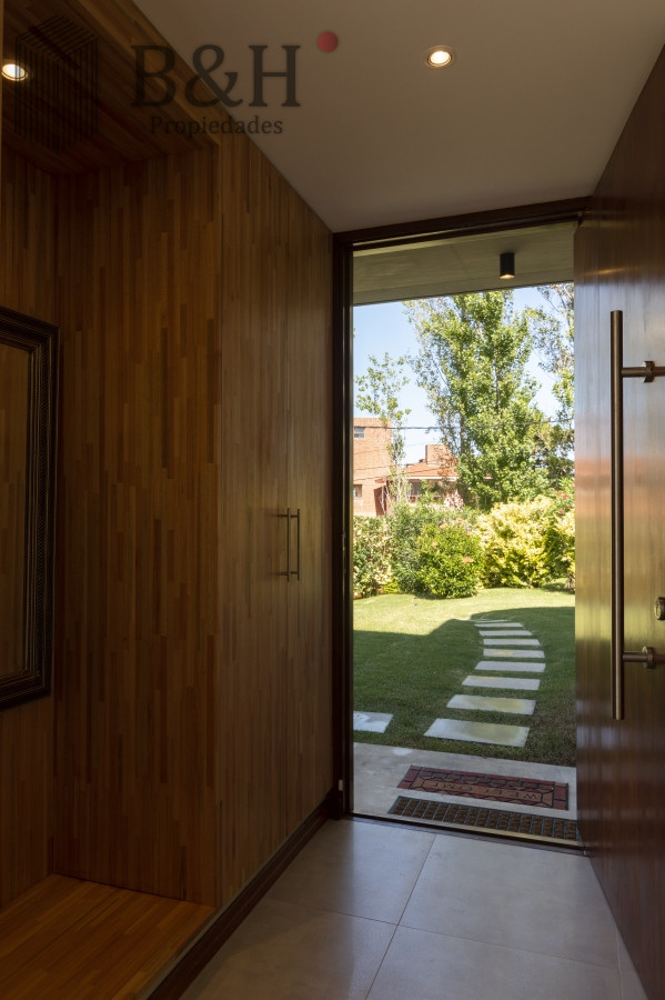 Casa ID.3961 - Casa en Venta Moderna de construccion tradicional, cerca del mar. 