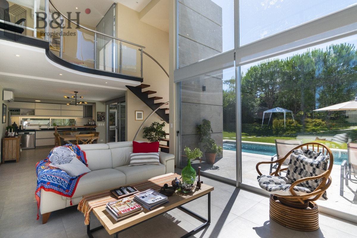 Casa ID.3961 - Casa en Venta Moderna de construccion tradicional, cerca del mar. 