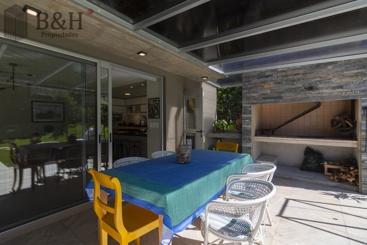 Casa ID.3961 - Casa en Venta Moderna de construccion tradicional, cerca del mar. 
