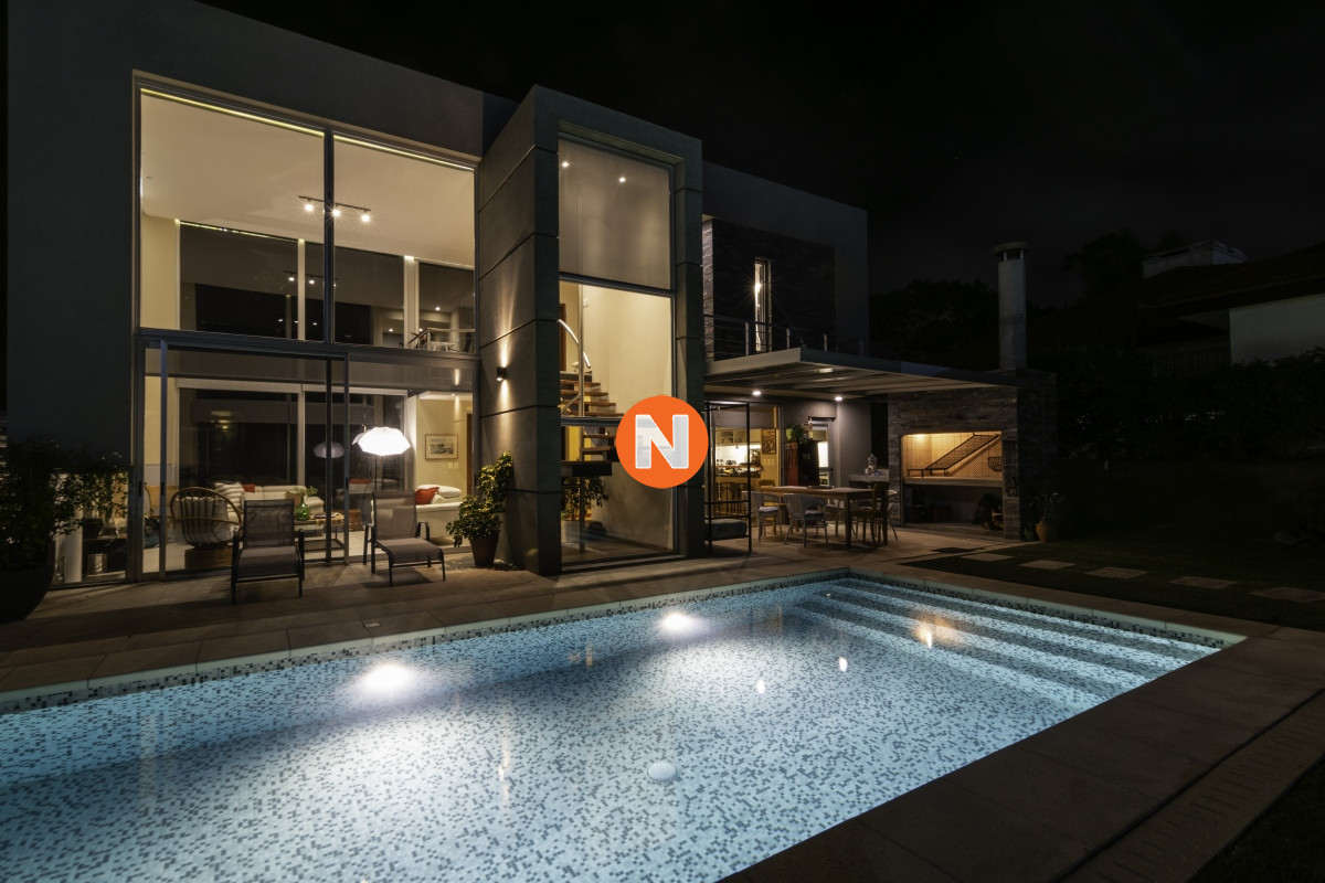 Casa Ref.225677 - Casa en Venta Moderna de construccion tradicional, cerca del mar. 