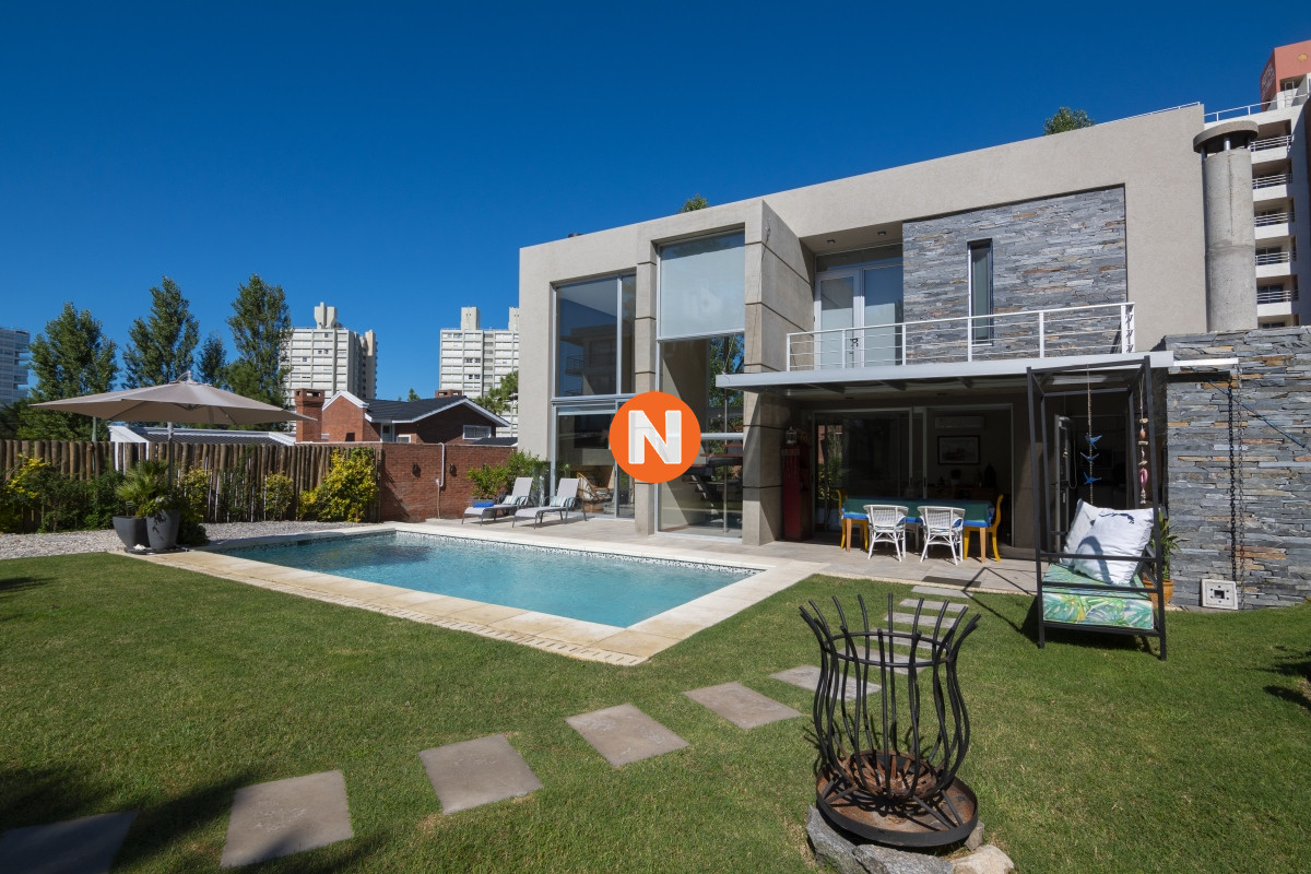 Casa Ref.225677 - Casa en Venta Moderna de construccion tradicional, cerca del mar. 