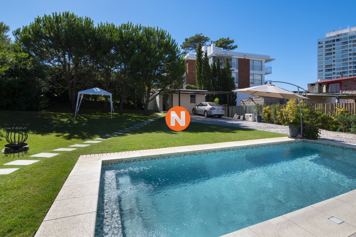 Casa Ref.225677 - Casa en Venta Moderna de construccion tradicional, cerca del mar. 