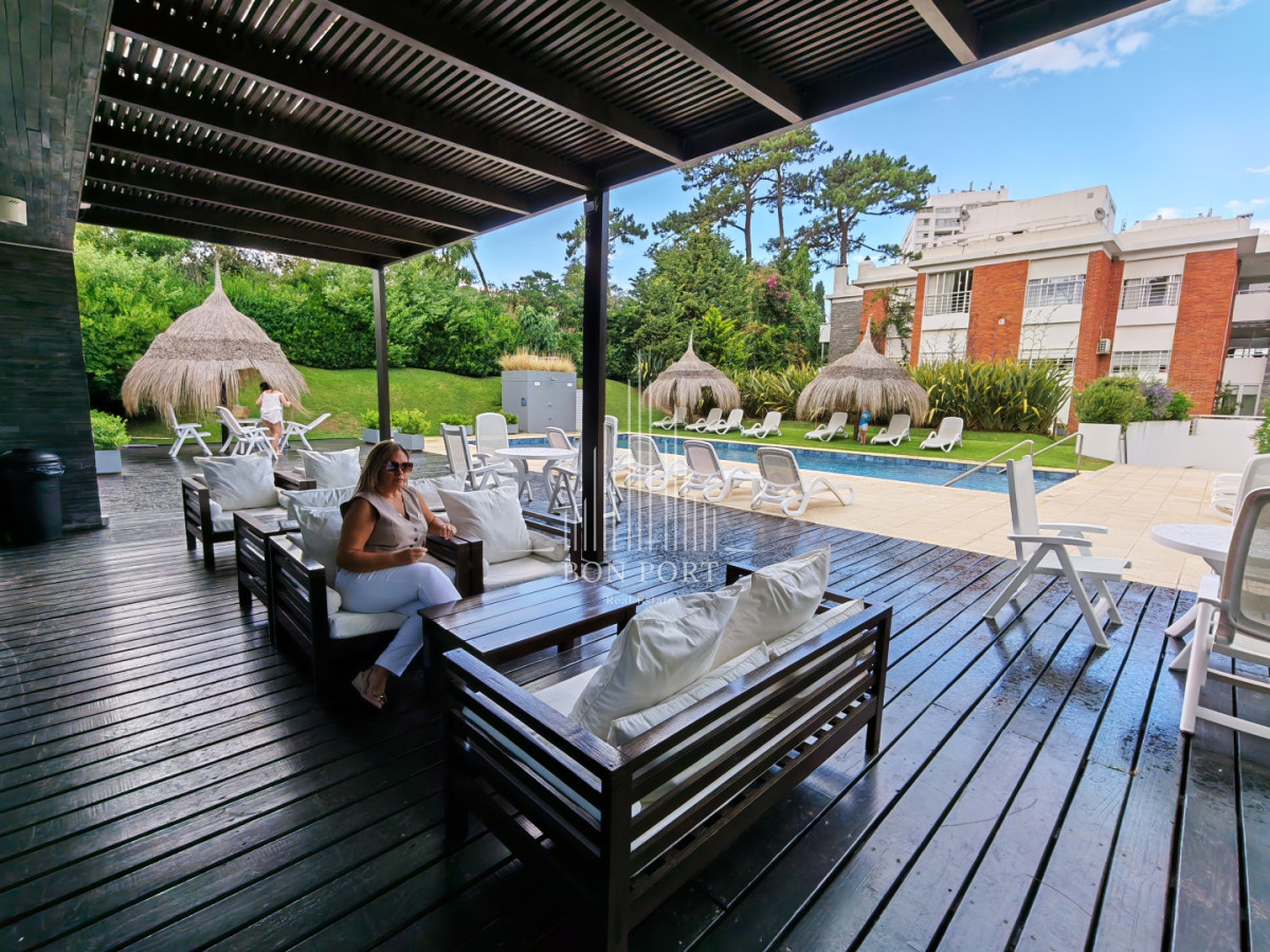 Apartamento ID.202 - Departamento de 3 dorm. playa mansa con Barbacoa propia.