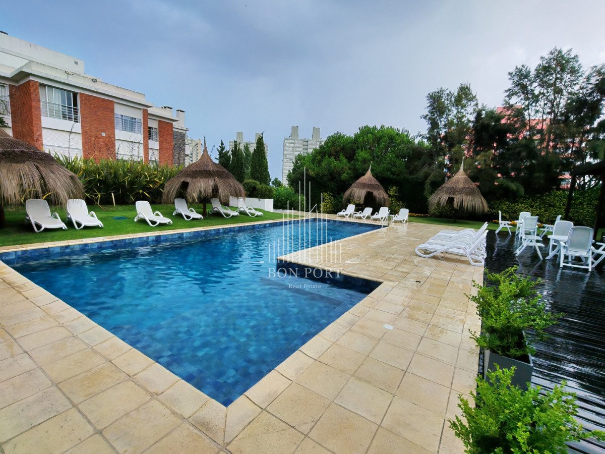 Apartamento ID.202 - Departamento de 3 dorm. playa mansa con Barbacoa propia.