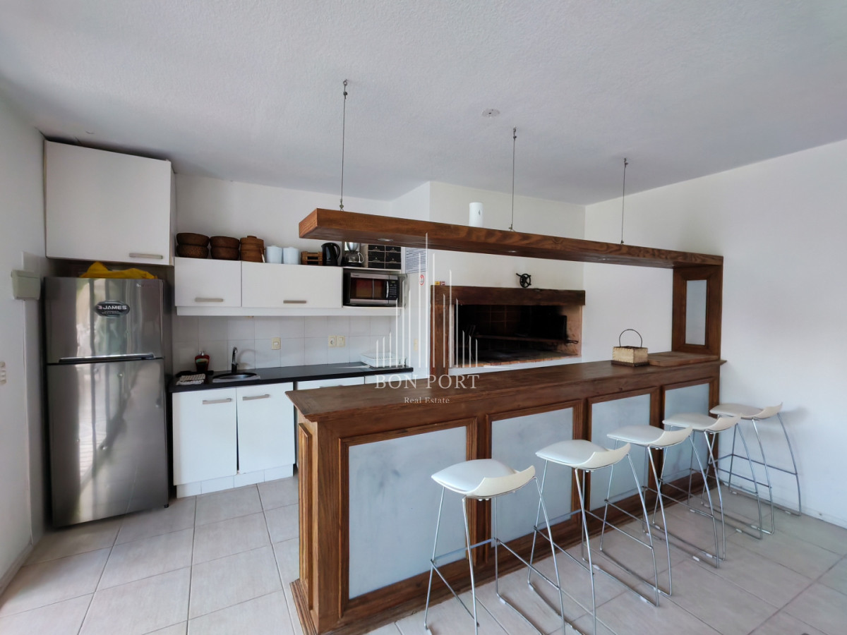 Apartamento ID.202 - Departamento de 3 dorm. playa mansa con Barbacoa propia.