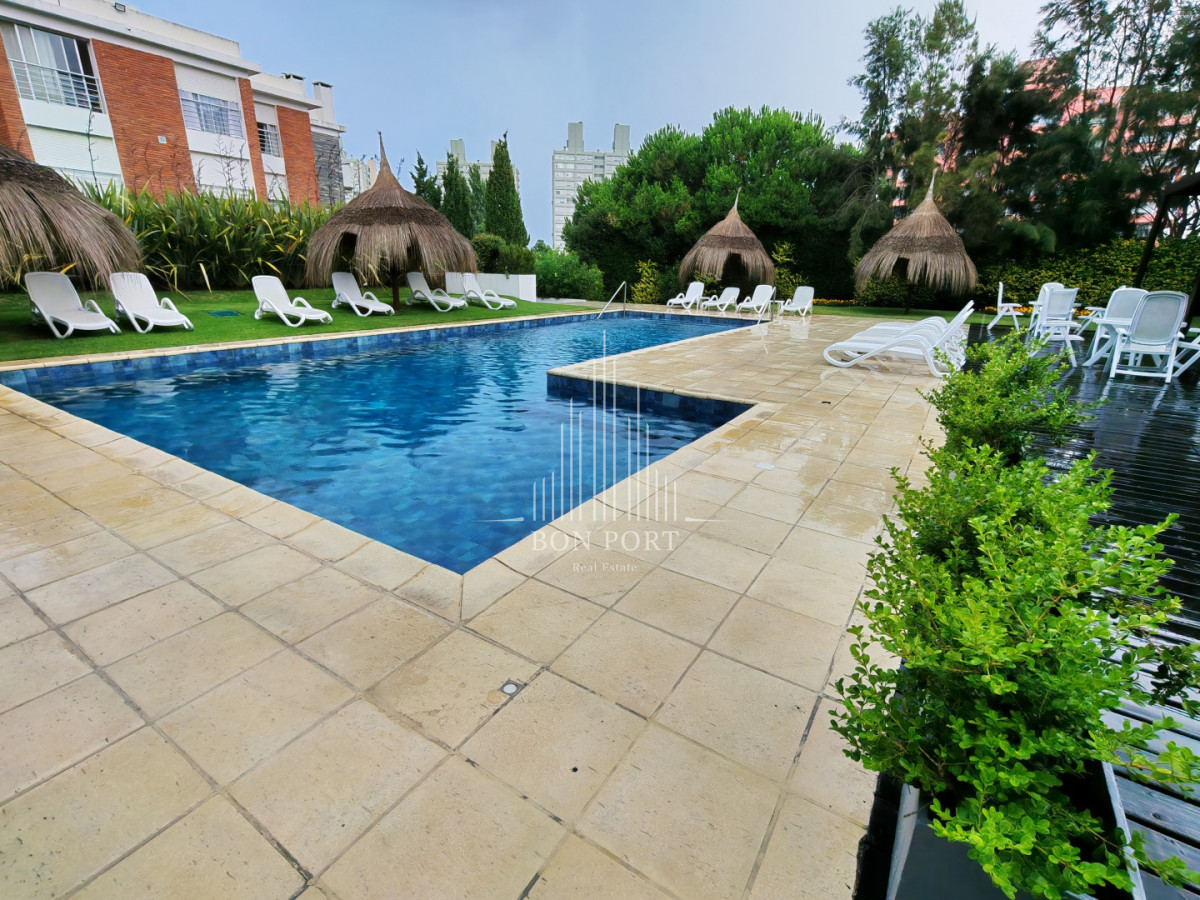 Apartamento ID.202 - Departamento de 3 dorm. playa mansa con Barbacoa propia.