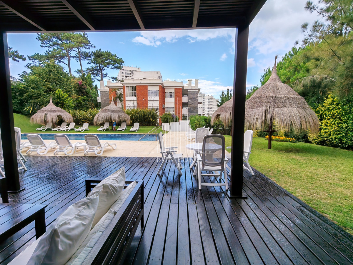 Apartamento ID.202 - Departamento de 3 dorm. playa mansa con Barbacoa propia.