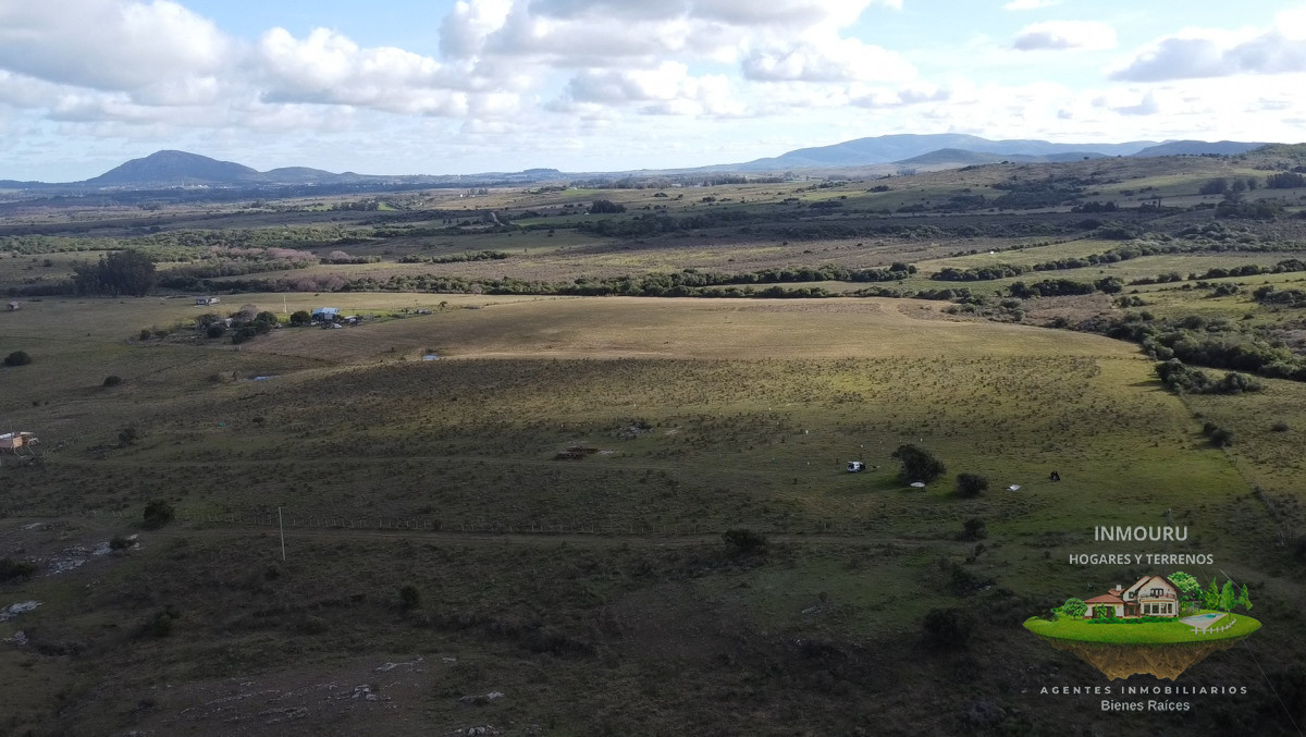 Chacra ID.802 - Hermosa chacra a 15 Kilómetros del Mar, Pan de Azúcar, Entre cerros.