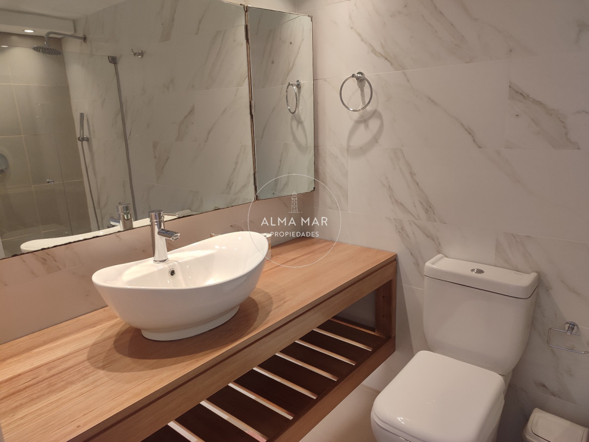 Apartamento ID.1342 - Playa Mansa. Frente al mar. 