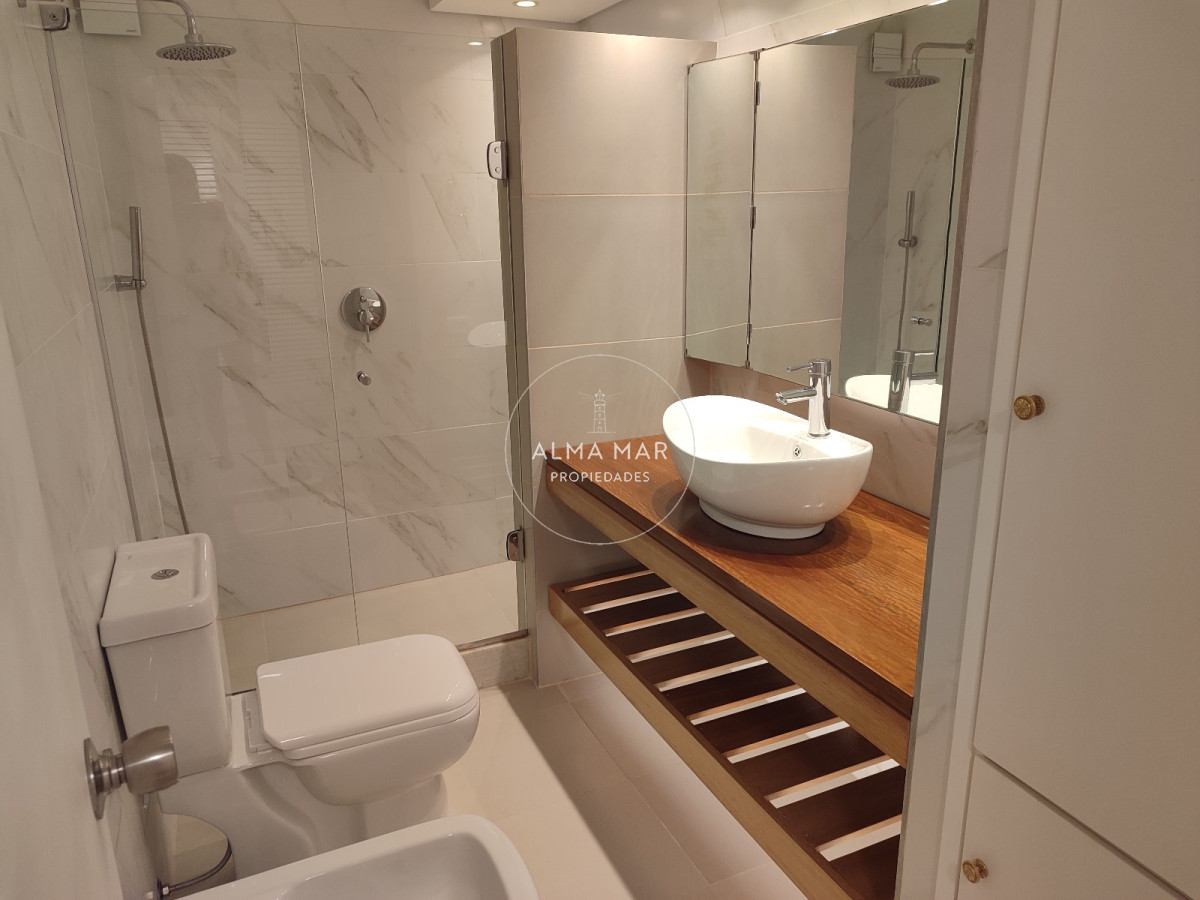 Apartamento ID.1342 - Playa Mansa. Frente al mar. 