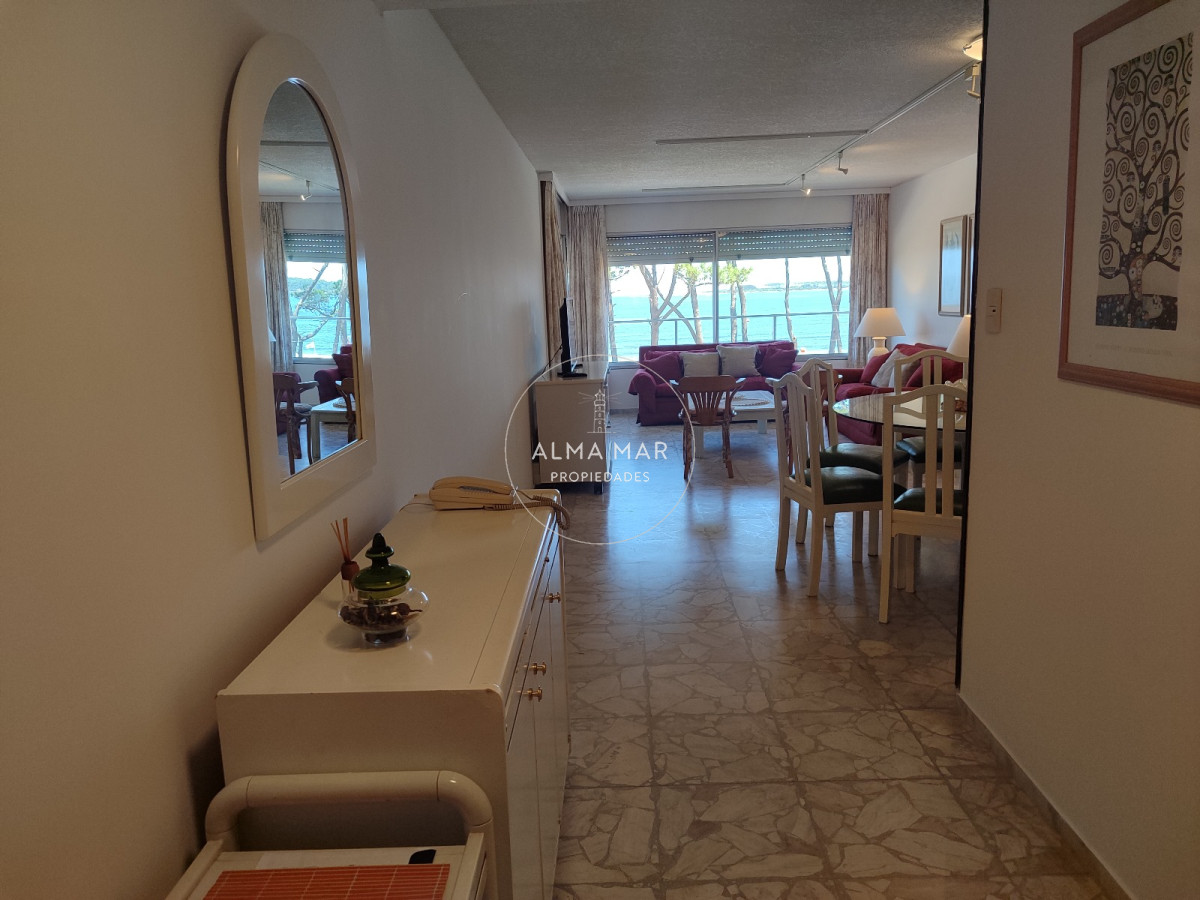 Apartamento ID.1342 - Playa Mansa. Frente al mar. 