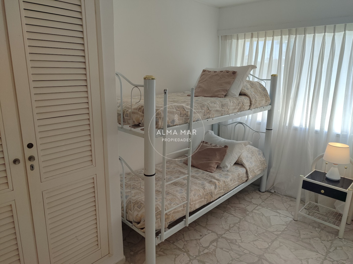 Apartamento ID.1342 - Playa Mansa. Frente al mar. 