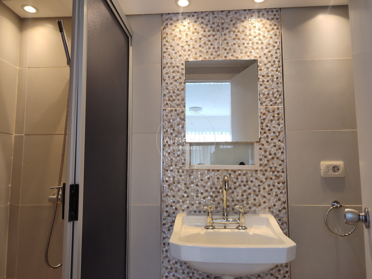 Apartamento ID.1342 - Playa Mansa. Frente al mar. 