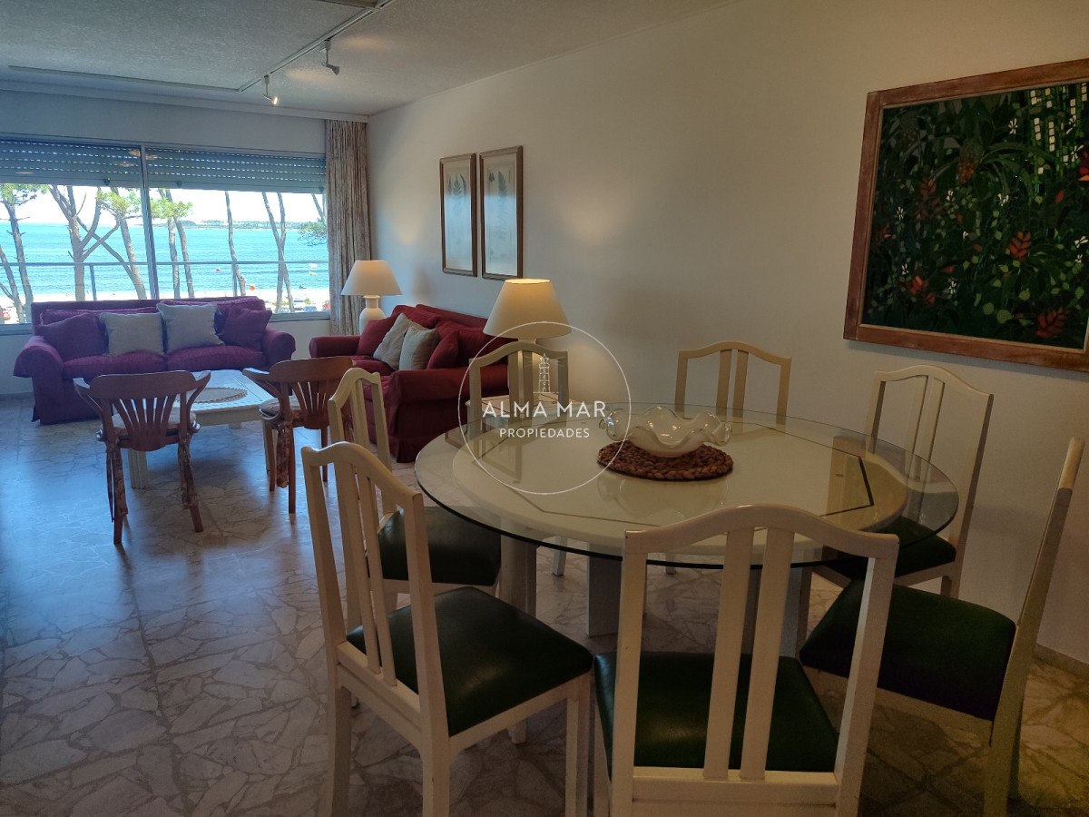 Apartamento ID.1342 - Playa Mansa. Frente al mar. 