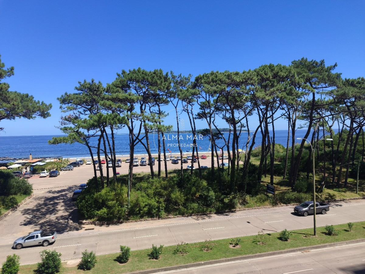 Apartamento ID.1342 - Playa Mansa. Frente al mar. 
