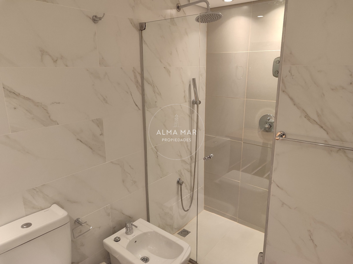 Apartamento ID.1342 - Playa Mansa. Frente al mar. 