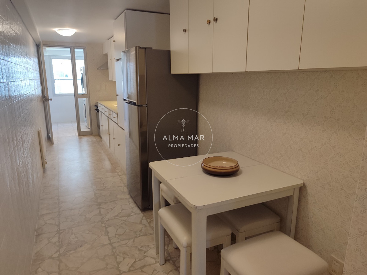Apartamento ID.1342 - Playa Mansa. Frente al mar. 