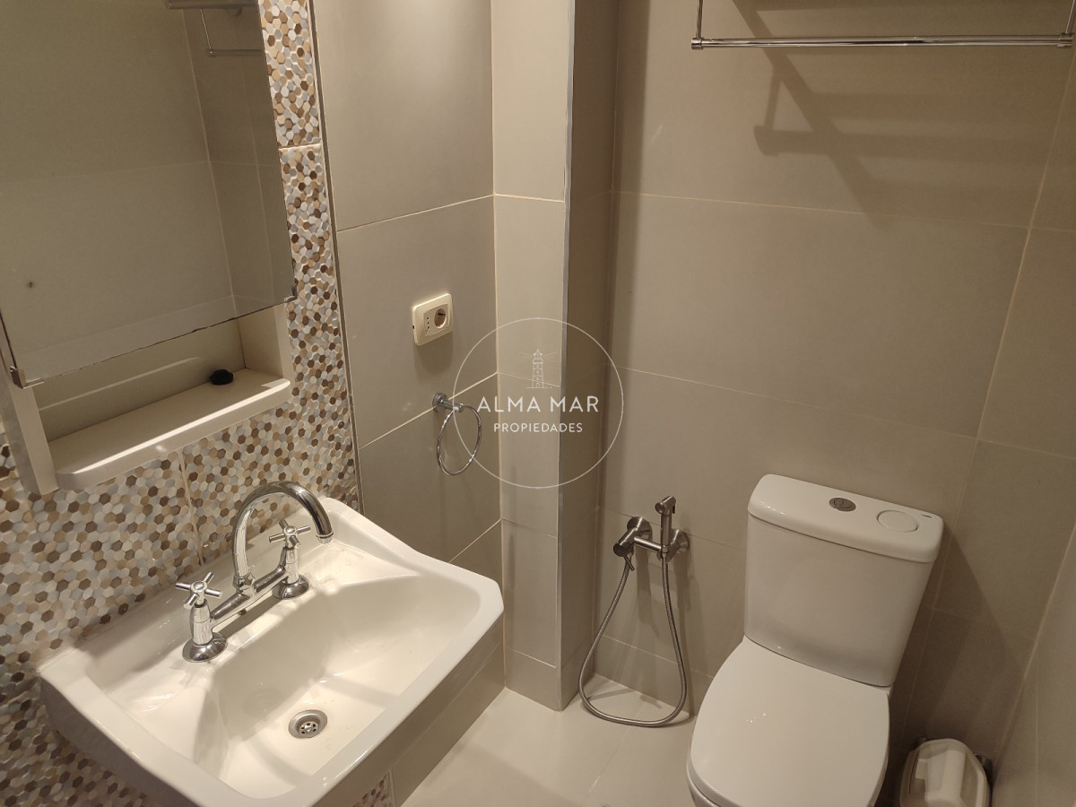 Apartamento ID.1342 - Playa Mansa. Frente al mar. 