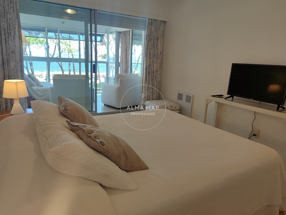 Apartamento ID.1342 - Playa Mansa. Frente al mar. 